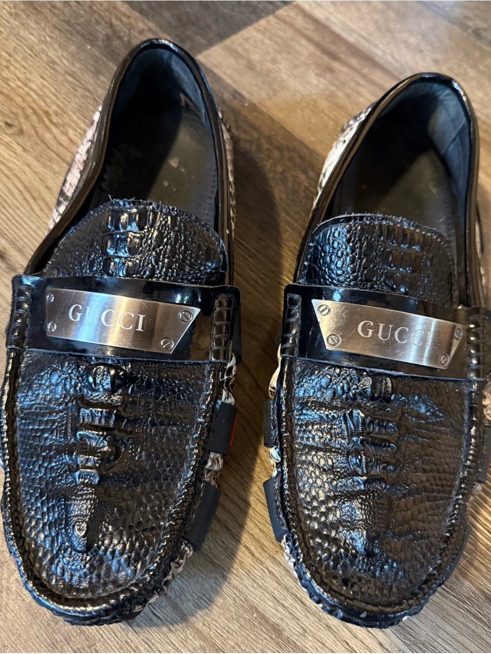 Gucci Black Croc-Embossed Leather Loafers with Silver Logo Plaque
